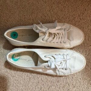 Madden Girl Women's Classic White espadrille Sneakers